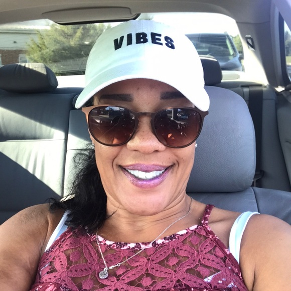 Meet your Posher, Heidi - Picture 1 of 1